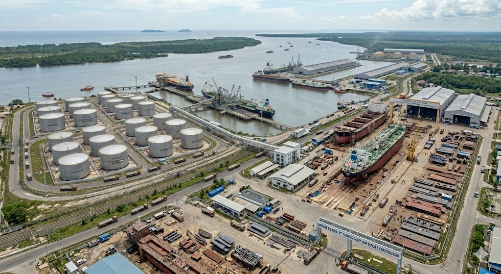 LAHAN UNTUK GALANGAN KAPAL DEKAT PELABUHAN TANJUNG CARAT